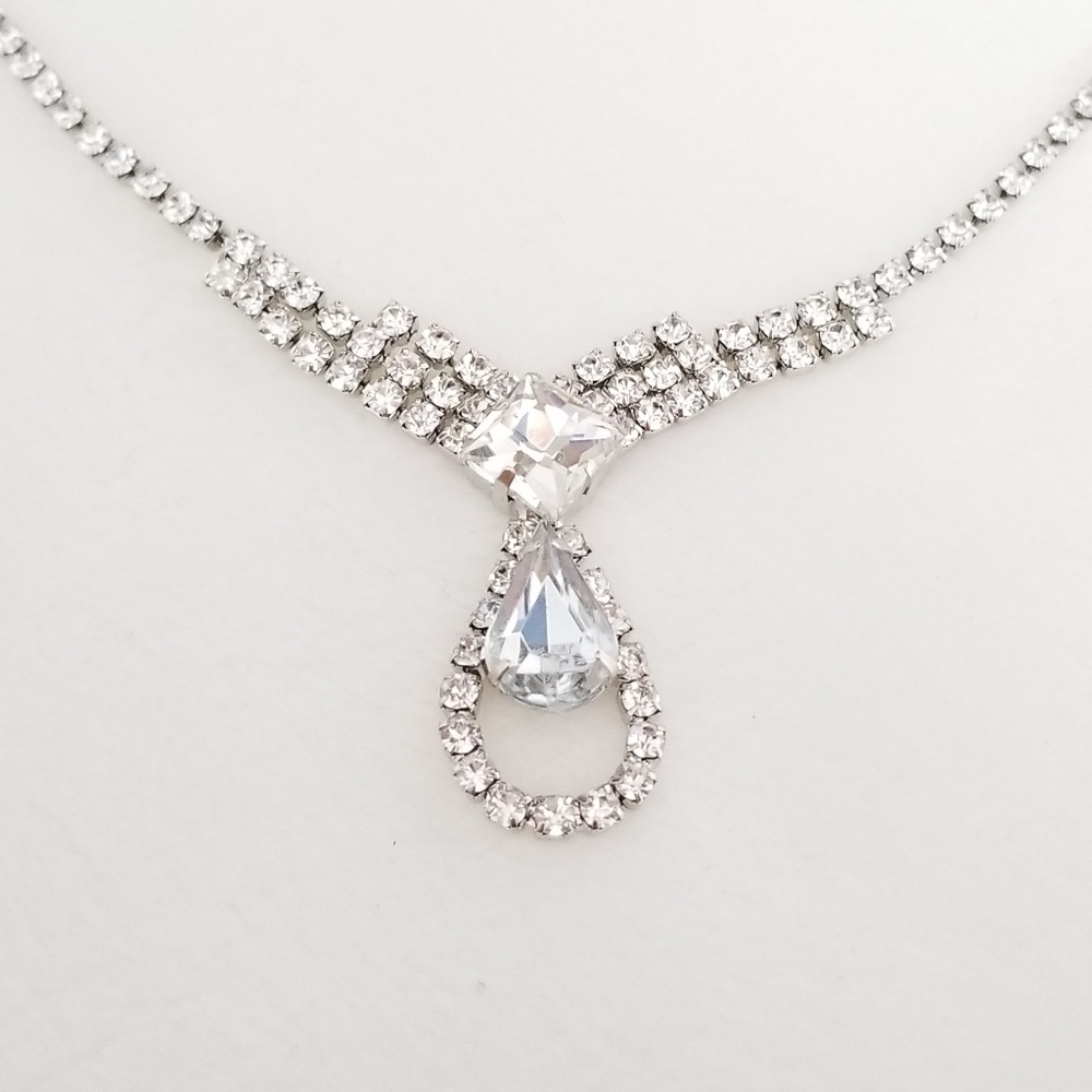 Beautiful Silver Necklace and Earrings Set